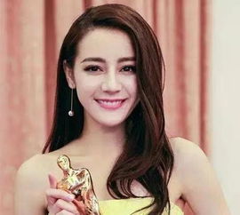 她大学期间就签约杨幂工作室,丢掉偶像包袱,想要美的有内容