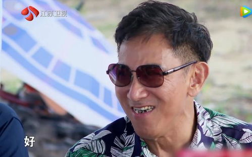 吴尊当着岳父面亲吻爱妻,妻子反应大方得体,谁注意尊爸表情