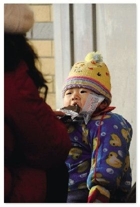 实拍春运表情孩子,妈妈带你回家