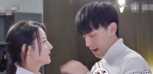 被问与邓伦接吻是什么感觉热巴7字正面回应,网友太扎心