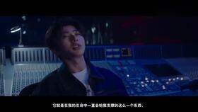 蔡徐坤回应舞台偷笑称我装的粉丝集体用表情当头像