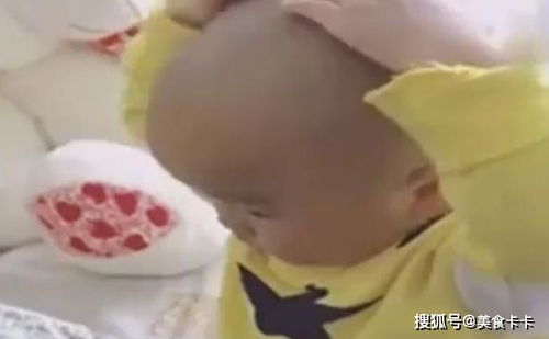 2岁宝宝午睡,一觉醒来发现头发没了,随后宝宝的反应,萌萌哒妈妈