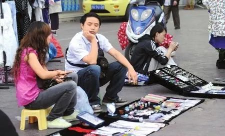 成都地摊解决8万人就业有温情的城市,值得洒下汗水