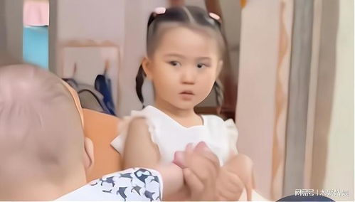 委屈哭的小女孩表情包儿子