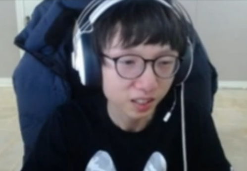 香锅直播说谎自己冲韩服第一,被观众拆穿后,香锅表情亮了