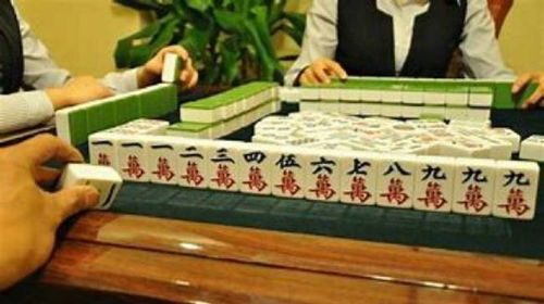 我在外打工一年寄回八万,过年回家路过村口小卖部,往里一看傻眼