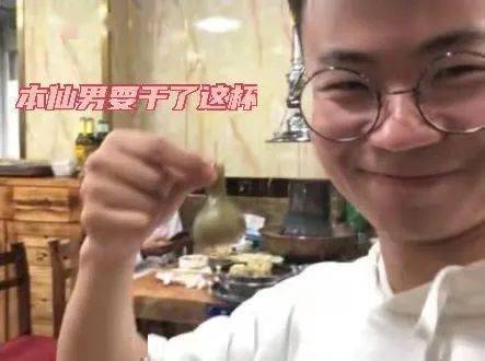 辅导员助理专访亿万流量,永远十八的网红涛涛来啦快进来收表情包
