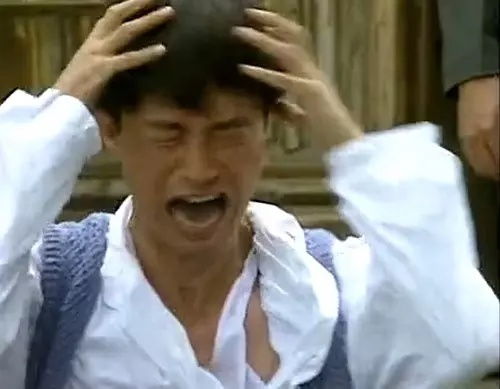 把心扔地上的表情包我哭了