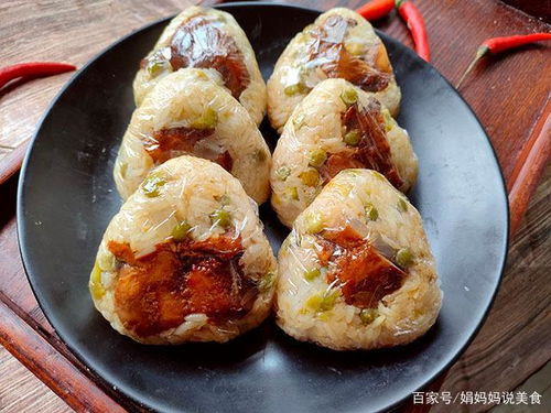 早餐吃它,比包子简单,食材腌好一煎,再包起来,我一周吃3回