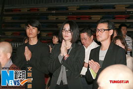 王菲现身遭围堵与张学友陈坤为灾区祈福