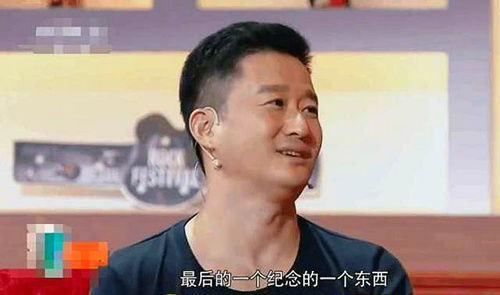 和吴京接吻什么感觉战狼2女一号被问笑着说,感谢他没有吃大蒜
