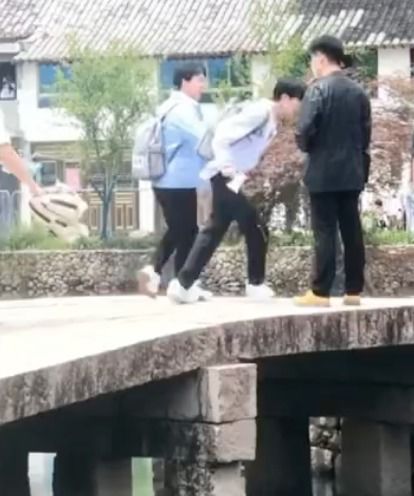 组图几岁了奔跑吧郭麒麟被蔡徐坤拉着假装跳水吓出表情包
