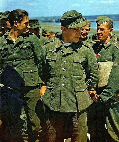 彩色二战老照片诺曼底被盟军俘虏的德国士兵表情很轻松