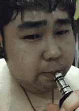开心一刻小笑话.看美女怎么吃的面包