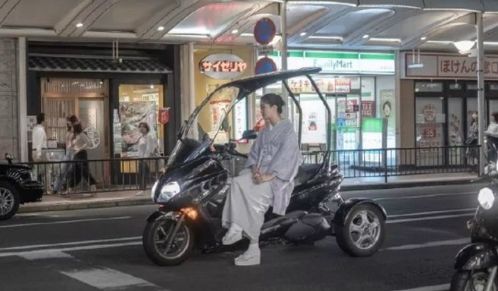 这外国妹子的表情太有爆发力了