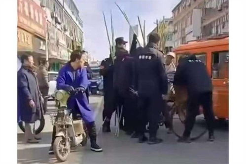 黑制服围抢老人甘蔗事件谁该反思