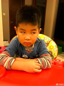 组图日常坑娃胡可晒小鱼儿最新表情包尼莫翻白眼还带着鼻涕