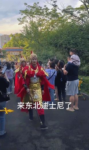 1天吸引上万人,被迪士尼虐惨的中国乐园,终于熬出头了