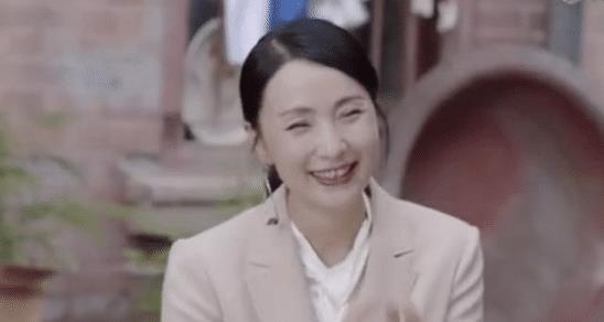 徐峥深夜带两位美女同车离开,陶虹还在节目里秀恩爱,夫妻二人各玩各的