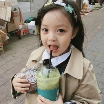 2020最新微信小孩头像可爱小女孩高清越是面无表情越是心里难过
