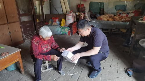 摆地摊吸引人表情包中老年