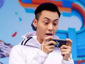 陈伟霆是男神中的表情包制造商