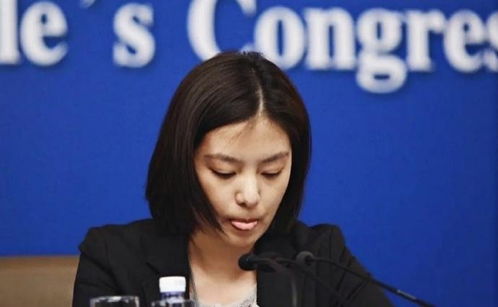 中美交锋现场画面传来,这个中国女人征服了全世界