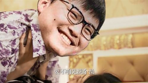 麻辣香锅看rng的诱惑,却发现视频暗示uzi洗澡,表情瞬间变了