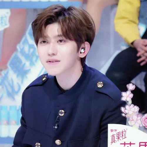 青2会带来多少你没见过的蔡徐坤小表情