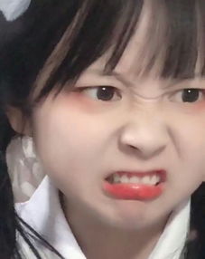 这个嫌弃脸的小姐姐是谁啊