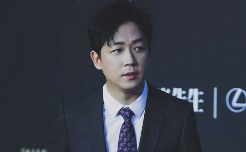 被演戏耽误的书法家,潘粤明为突围写剧名,两个字便看出功力