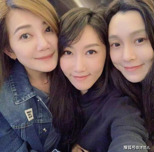 范玮琪前后各挂着一个5岁儿子很费力,直呼腰快断了,表情狰狞