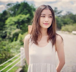 恋爱中的女人真美倪妮素颜现身肤色好