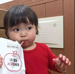 凭一张屁股脸走红,这个小萝莉可爱到发芽...