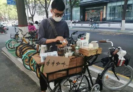 地摊经济彻底爆火温州人民想摆摊的心蠢蠢欲动