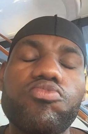 nba那些搞笑照片,姚明的酸爽表情邓肯的看一次笑一次